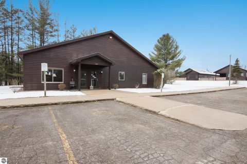 Tiny photo for 2135 Hammond Place W Pl, Traverse City, MI 49686 (MLS # 1943170)