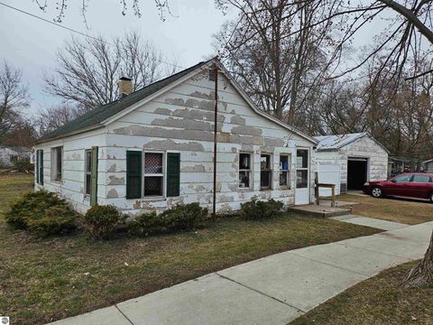 Photo of 708 S Henry Street, Mt Pleasant, MI 48858 (MLS # 1943233)