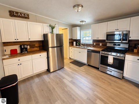 Tiny photo for 109 Maple Bluffs, Prudenville, MI 48651 (MLS # 1951693)