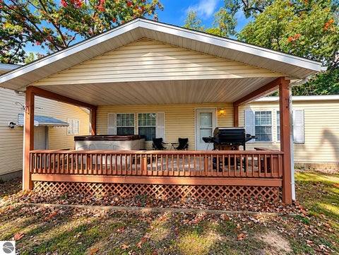 Photo of 109 Maple Bluffs, Prudenville, MI 48651 (MLS # 1951693)