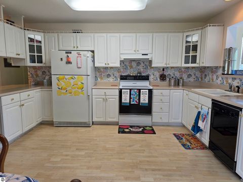 Tiny photo for 808 W Lake Street, Tawas City, MI 48763 (MLS # 1947395)