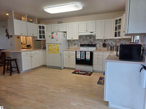 Tiny photo for 808 W Lake Street, Tawas City, MI 48763 (MLS # 1947395)