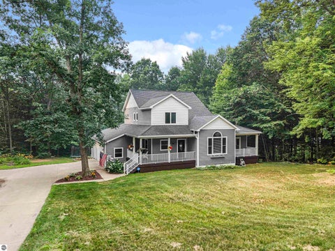 Photo of 160 Hunters Ridge, Cadillac, MI 49601 (MLS # 1948185)
