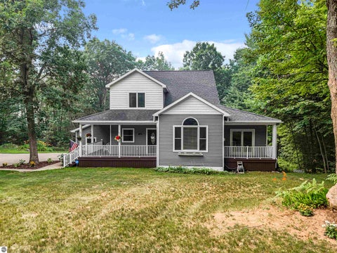 Tiny photo for 160 Hunters Ridge, Cadillac, MI 49601 (MLS # 1948185)