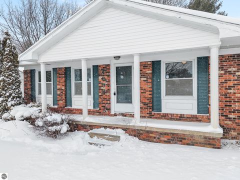 Photo of 4032 Hearthside Drive, Traverse City, MI 49684 (MLS # 1941823)