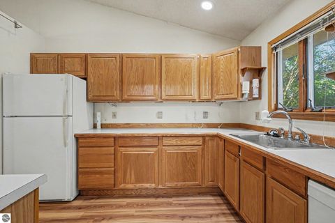 Tiny photo for 935 S Crawford Road, Mt Pleasant, MI 48858 (MLS # 1947712)