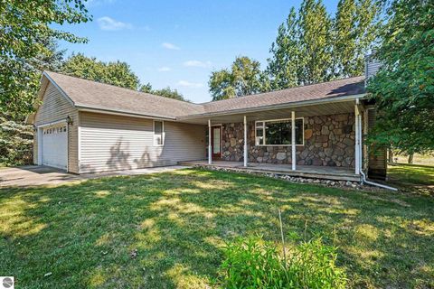 Tiny photo for 935 S Crawford Road, Mt Pleasant, MI 48858 (MLS # 1947712)