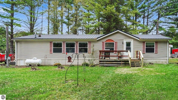 936 N COLEMAN RD, SHEPHERD, MI 48883 - Image e68f2fbdc2f1ceccc3d4bf06e09b682a/3505135053