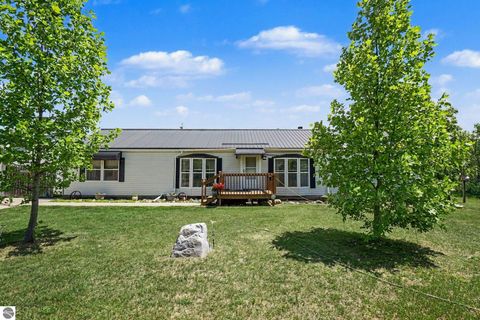Photo of 9145 Lydell Road, Farwell, MI 48622 (MLS # 1947226)