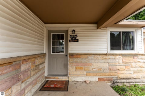 Tiny photo for 198 W Ohio Street, Farwell, MI 48622 (MLS # 1949339)