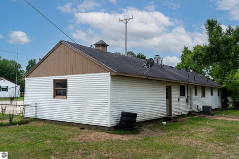 Tiny photo for 198 W Ohio Street, Farwell, MI 48622 (MLS # 1949339)