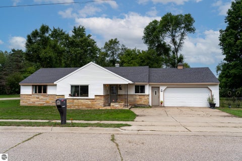 Photo of 198 W Ohio Street, Farwell, MI 48622 (MLS # 1949339)