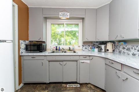 Tiny photo for 198 W Ohio Street, Farwell, MI 48622 (MLS # 1949339)