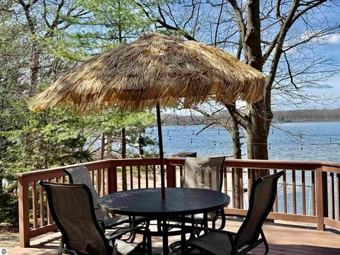 Photo of 8251 W Sapphire, Lake City, MI 49651 (MLS # 1943547)