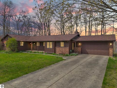 Photo of 8670 W Jennings Road, Lake City, MI 49651 (MLS # 1944935)