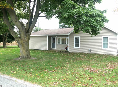 Photo of 4900 E Kendaville Road, Edmore, MI 48829 (MLS # 1951666)