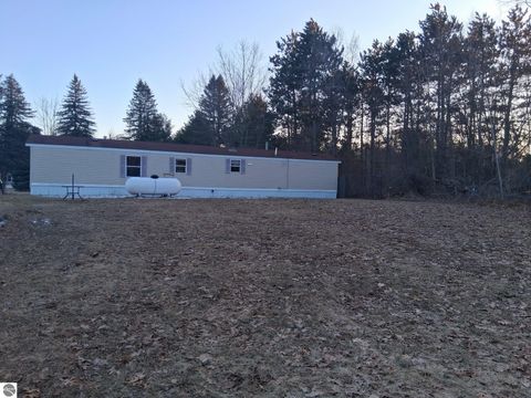 Tiny photo for 8937 E Sanders Road, Vestaburg, MI 48877 (MLS # 1942542)