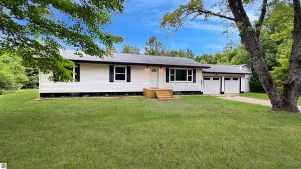 3403 E 34 RD, CADILLAC, MI 49601 - Image eae376cd7fa574ff7f6e2751354c34d4/1218856421