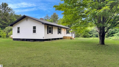 Tiny photo for 3403 E 34 Road, Cadillac, MI 49601 (MLS # 1947303)