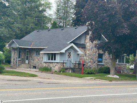 Photo of 613 E Cayuga Street, Bellaire, MI 49615 (MLS # 1947488)