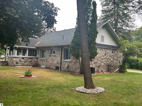 Tiny photo for 613 E Cayuga Street, Bellaire, MI 49615 (MLS # 1947488)