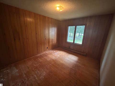 Tiny photo for 613 E Cayuga Street, Bellaire, MI 49615 (MLS # 1947488)