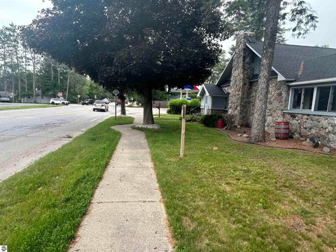 Tiny photo for 613 E Cayuga Street, Bellaire, MI 49615 (MLS # 1947488)