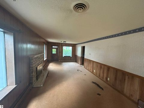 Tiny photo for 613 E Cayuga Street, Bellaire, MI 49615 (MLS # 1947488)