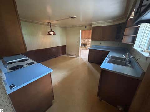 Tiny photo for 613 E Cayuga Street, Bellaire, MI 49615 (MLS # 1947488)