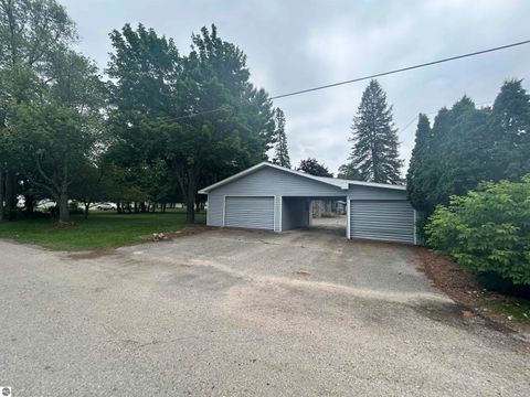 Tiny photo for 613 E Cayuga Street, Bellaire, MI 49615 (MLS # 1947488)