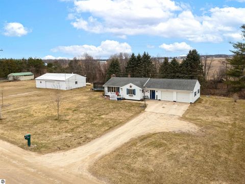 Tiny photo for 6740 S Eberhart Avenue, Clare, MI 48617 (MLS # 1943344)