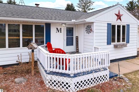 Tiny photo for 6740 S Eberhart Avenue, Clare, MI 48617 (MLS # 1943344)