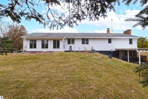 Tiny photo for 6740 S Eberhart Avenue, Clare, MI 48617 (MLS # 1943344)