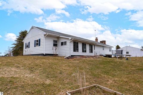 Tiny photo for 6740 S Eberhart Avenue, Clare, MI 48617 (MLS # 1943344)