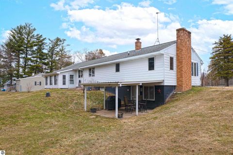 Tiny photo for 6740 S Eberhart Avenue, Clare, MI 48617 (MLS # 1943344)