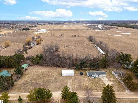 Tiny photo for 6740 S Eberhart Avenue, Clare, MI 48617 (MLS # 1943344)