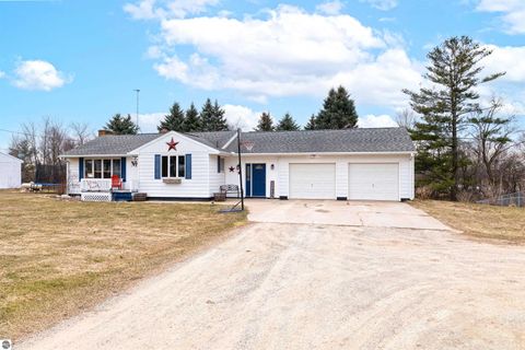 Tiny photo for 6740 S Eberhart Avenue, Clare, MI 48617 (MLS # 1943344)
