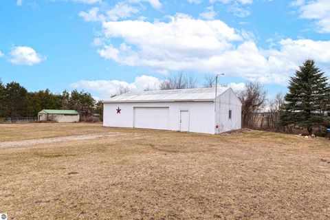Tiny photo for 6740 S Eberhart Avenue, Clare, MI 48617 (MLS # 1943344)