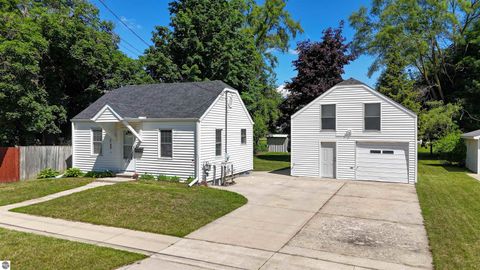 Photo of 211 E Palmer Street, Mt Pleasant, MI 48858 (MLS # 1947014)