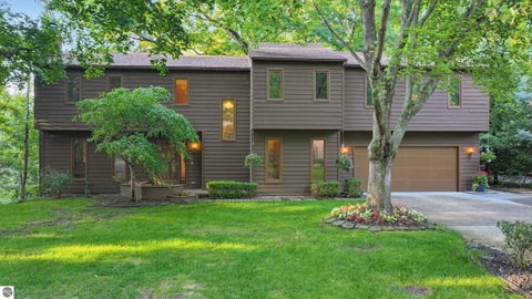 Photo of 1207 Forest Lane, Mt Pleasant, MI 48858 (MLS # 1950340)