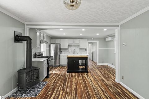 Tiny photo for 1006 Lincoln Street, Traverse City, MI 49686 (MLS # 1948031)