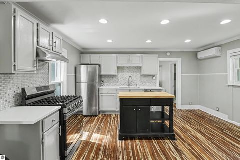 Tiny photo for 1006 Lincoln Street, Traverse City, MI 49686 (MLS # 1948031)