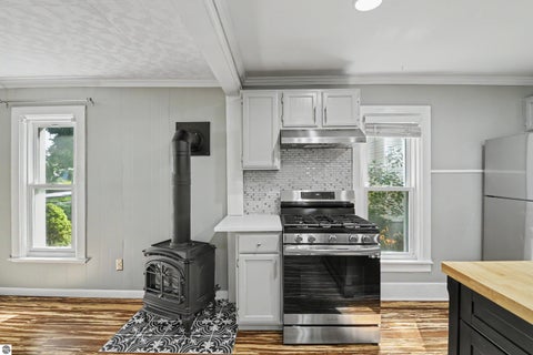 Tiny photo for 1006 Lincoln Street, Traverse City, MI 49686 (MLS # 1948031)