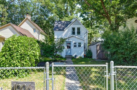 Tiny photo for 1006 Lincoln Street, Traverse City, MI 49686 (MLS # 1948031)