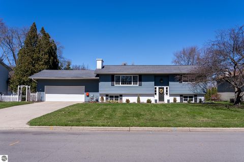 Photo of 1409 Lincoln Court, Mt Pleasant, MI 48858 (MLS # 1943681)