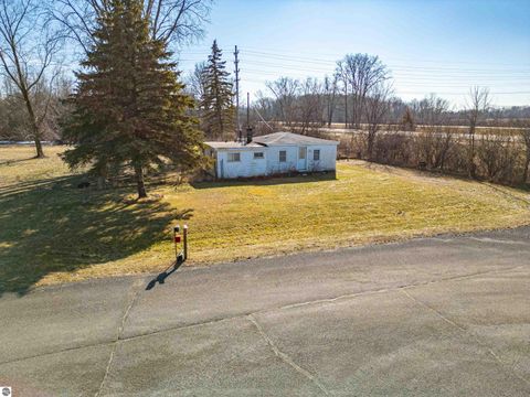 Tiny photo for 5510 E Remus Road, Mt Pleasant, MI 48858 (MLS # 1942511)