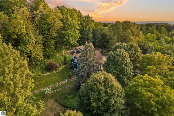 6020 E HACKETT DR, CEDAR, MI 49621 - Image ef9bbb3d8fc825cbcddd79c0569ce758/170408229