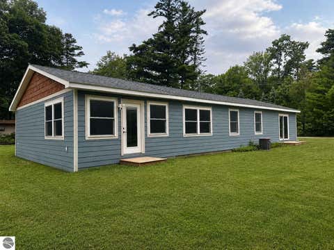 Tiny photo for 1009 Keystone RD, Tawas City, MI 48763 (MLS # 1947610)