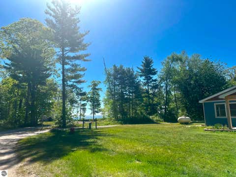 Tiny photo for 1009 Keystone RD, Tawas City, MI 48763 (MLS # 1947610)