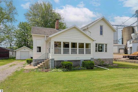 Photo of 116 E Munger Road, Munger, MI 48747 (MLS # 1945377)